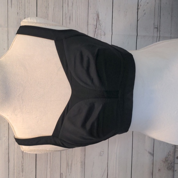 lululemon ta ta tamer - Picture 3 of 8